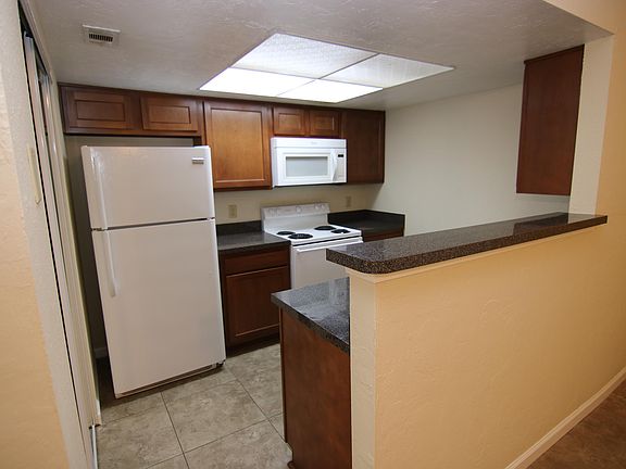 3rd image of 1271 N Bayshore Dr