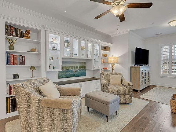 3rd image of 6000 Keats St Unit 303