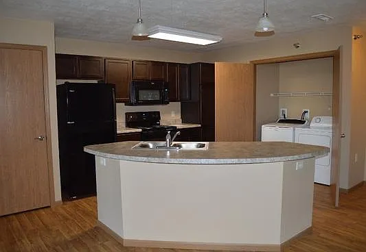 Yankton Heights Apartments — Photo 4