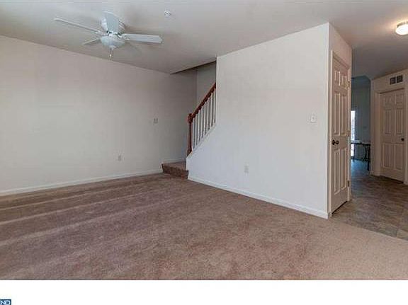 4th image of 275 Wildflower Dr
