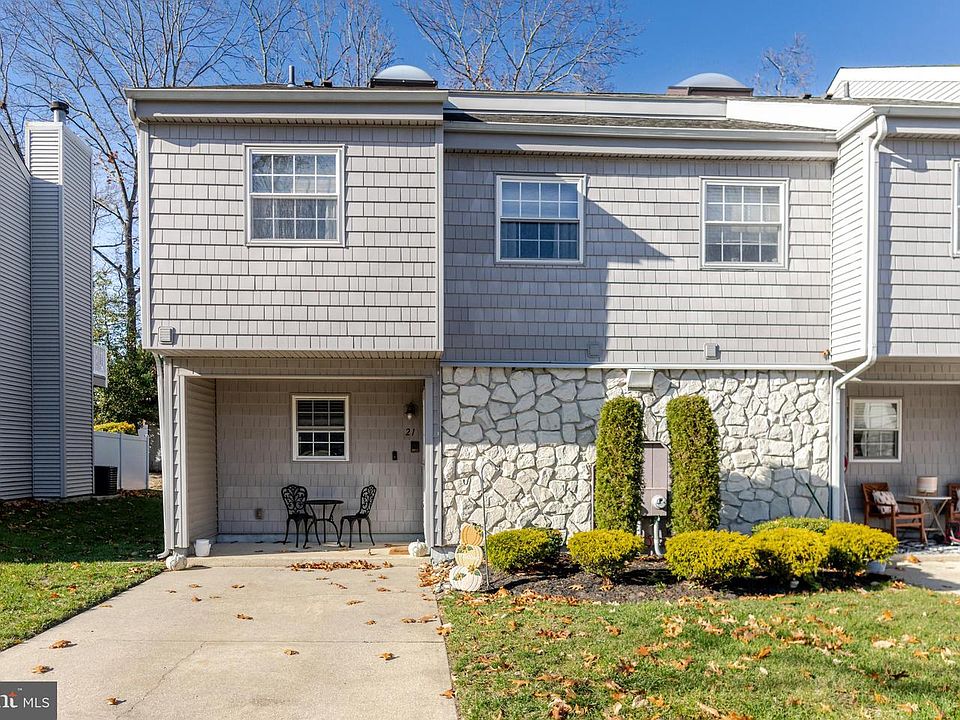 1st image of 21 Harbor Dr