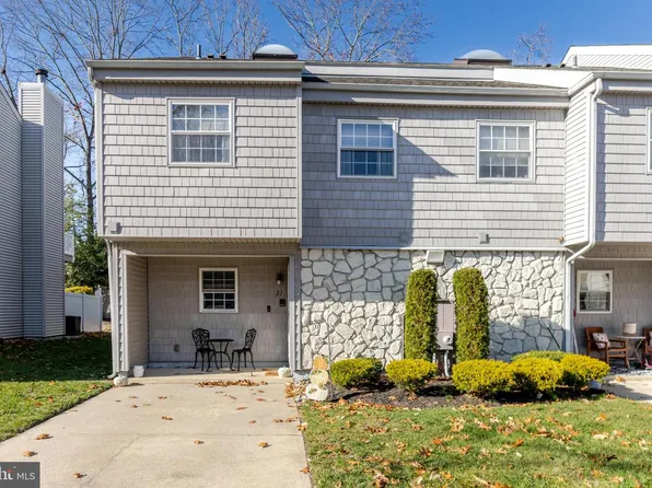 21 Harbor Dr, Hammonton, NJ 08037