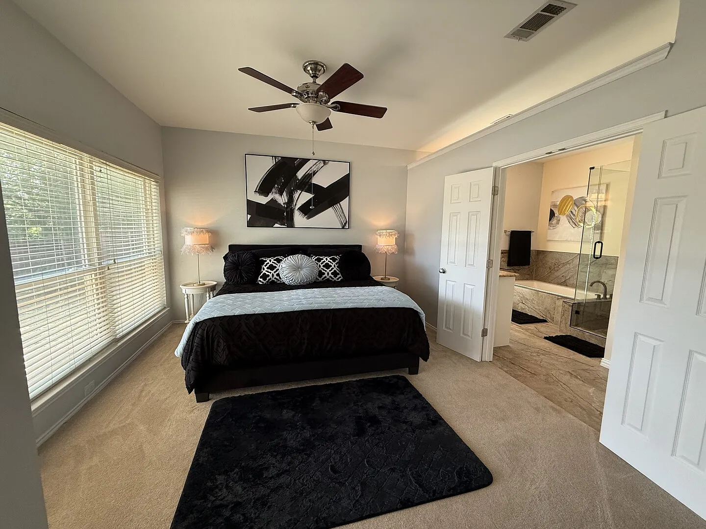 FL021 32min to UNT Base - Sleeps 6 - Free Parking-Fast WiFi — Photo 4