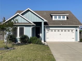 145 Highwood Dr, Rockport, TX 78382