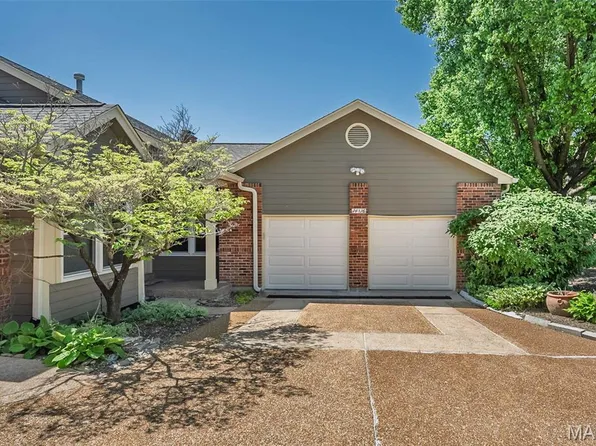 14316 Willow Spring Hill Dr, Chesterfield, MO 63017