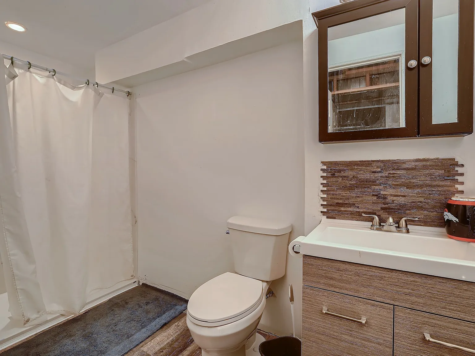 5 bed, 2128 sqft, $2,450 — Photo 3