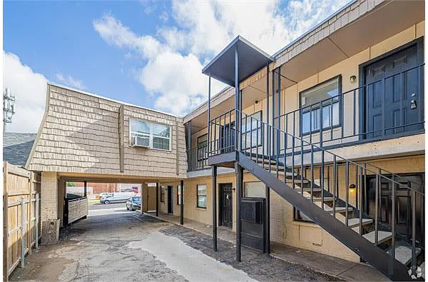 Photo 2 of 11 - 404 SW 26th St #3 - Oklahoma City, OK Building Photo - 404 SW 26th St #3