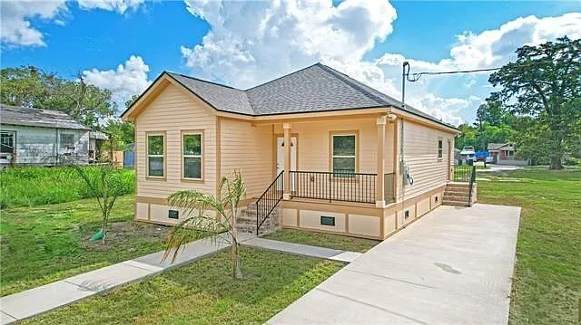 2110 Mardi Gras Blvd — Photo 2