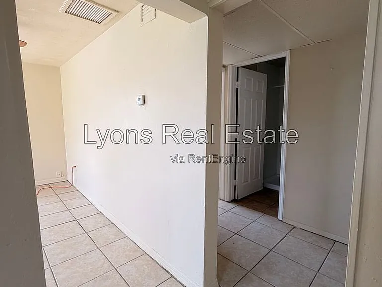 8110 Howell Ave — Photo 5