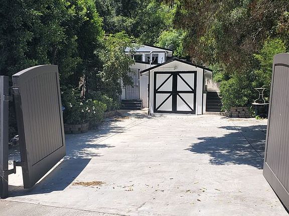 2nd image of 1673 N Beverly Glen Blvd
