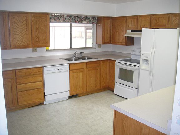 Old Photo- Has new Hardwood floors