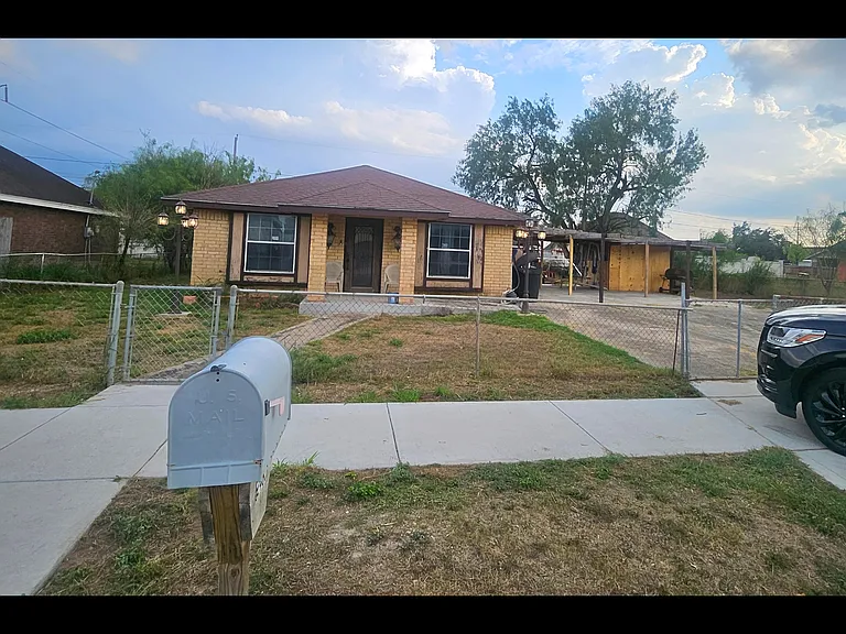 Helena Ave — Photo 2