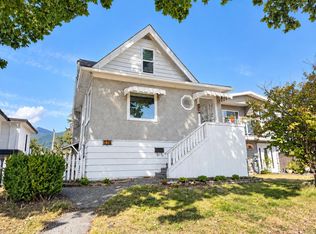 216 E 18th St, North Vancouver, BC V7L 2X6