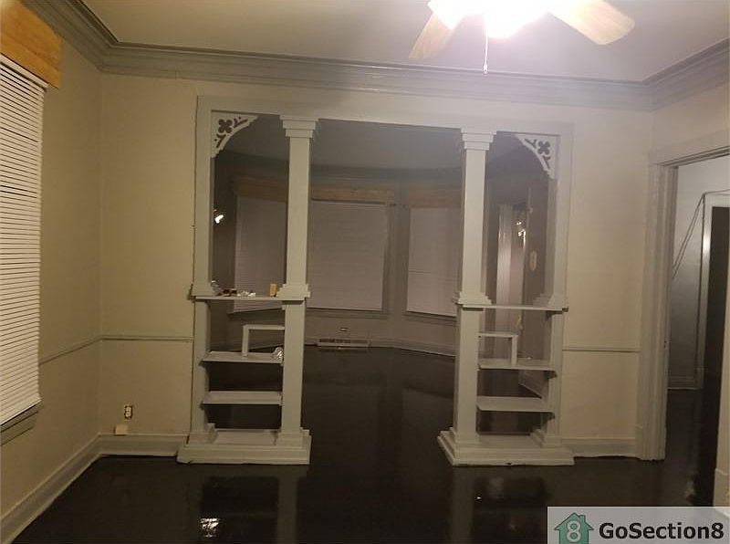 1st image of 5633 S Artesian Ave #1