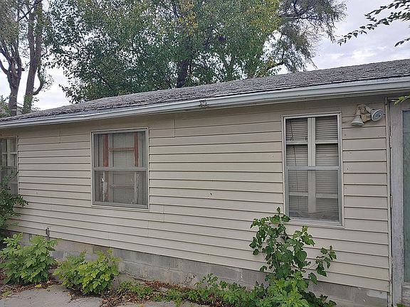 2nd image of 916 16th Ave