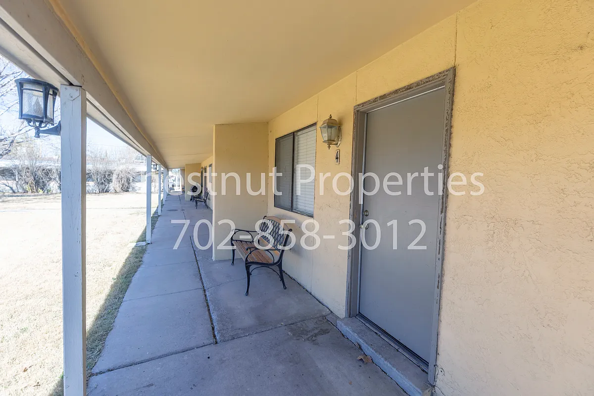 Photo 1 of 33 - 300 Montana Ave #4 - Las Cruces, NM Primary Photo - 300 Montana Ave #4