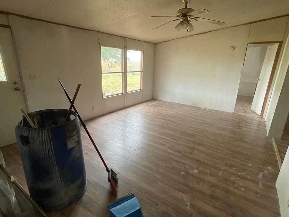 2nd image of 400 Nelse St