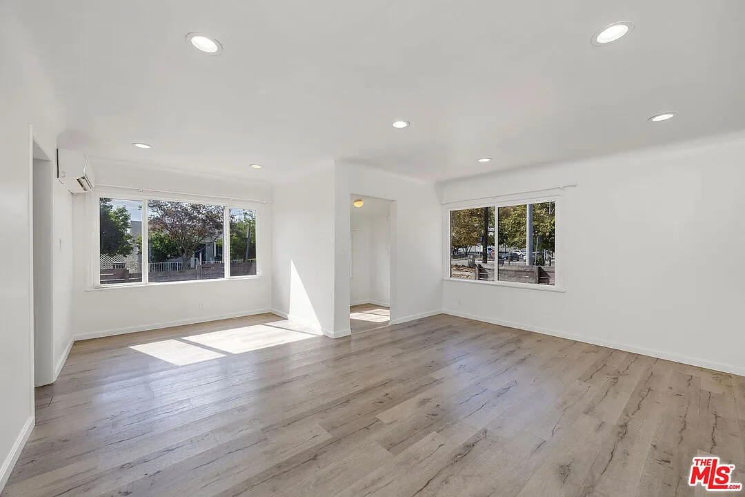 2 bed, 1.0 bath, 950 sqft, $3,395 — Photo 3