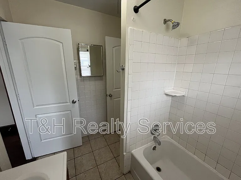 1534 Dawson St — Photo 2