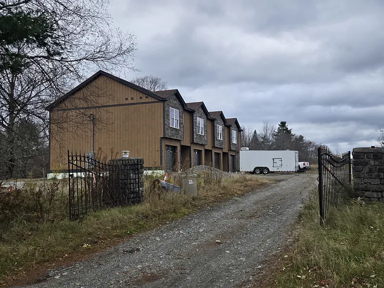 1554 Main Rd — Photo 2