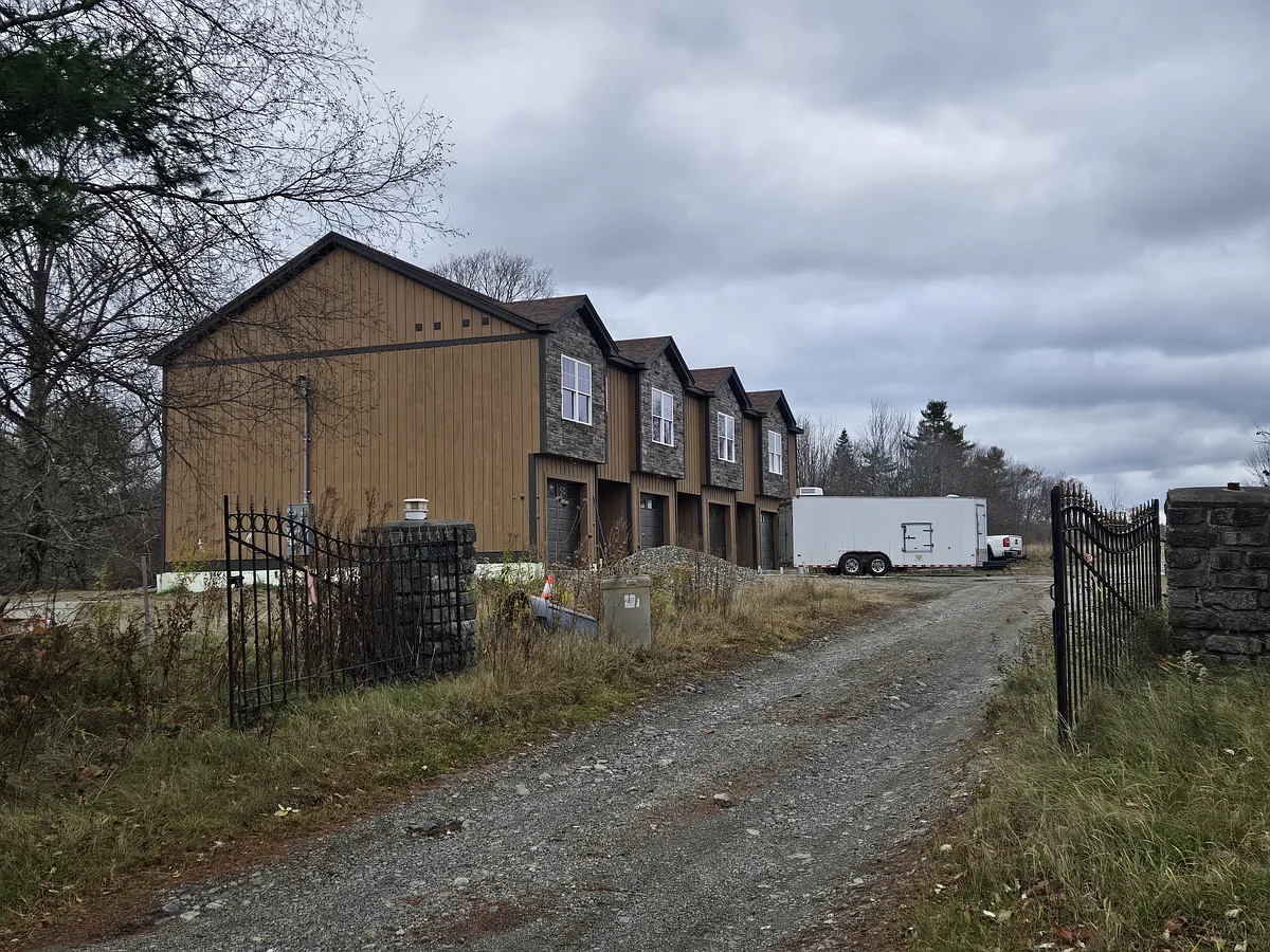 Building Photo - 1554 Main Rd