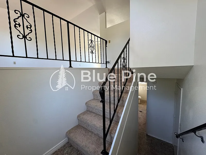 4 bed, 2.0 bath, 1540 sqft, $1,800 — Photo 2