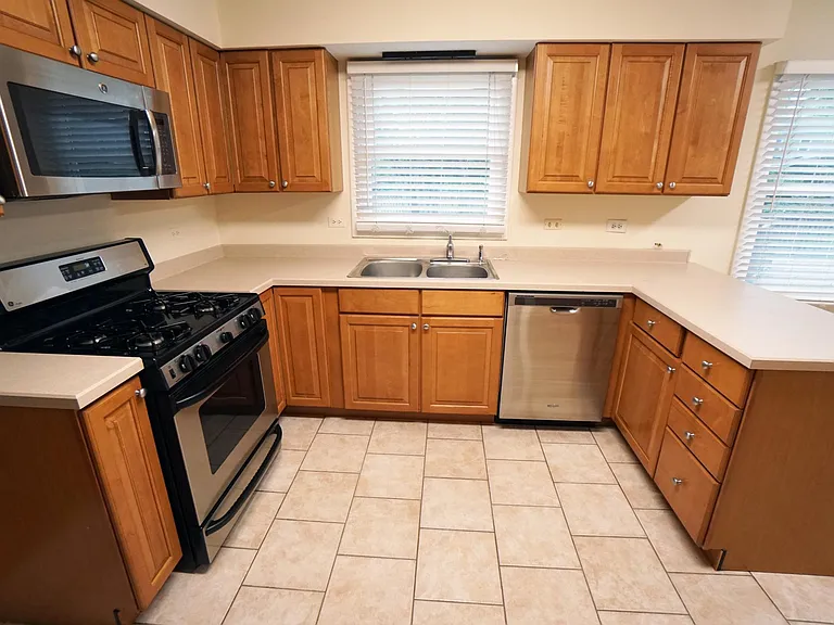 6S546 Sussex Rd — Photo 11