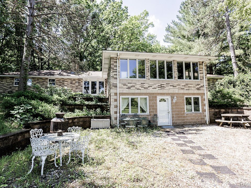 1st image of 8197 Irish Rd