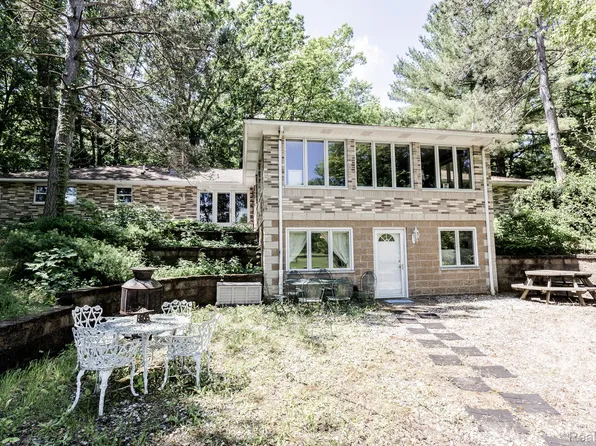 8197 Irish Rd, Millington, MI 48746