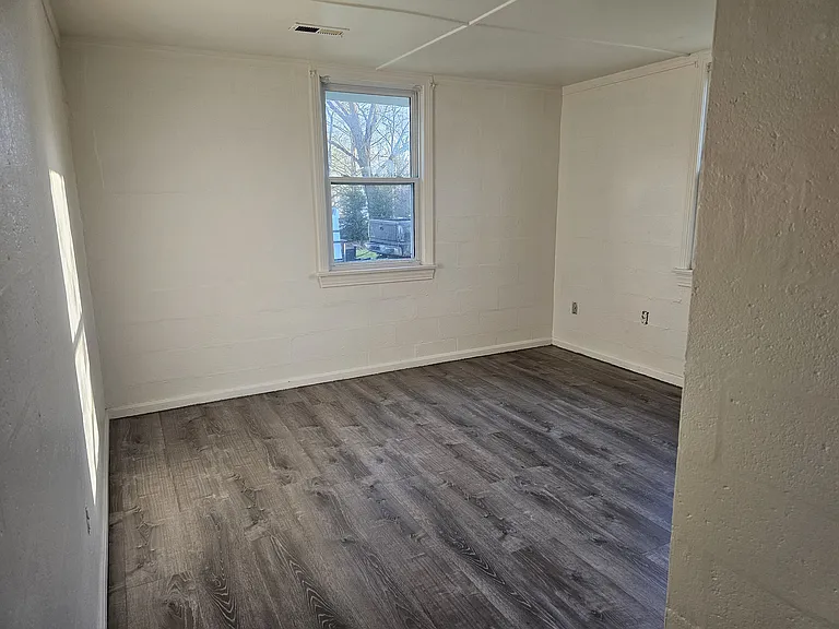 225 S Spring Grove St — Photo 3