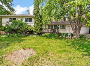 3671 Robinwood Ter, Minnetonka, MN 55305