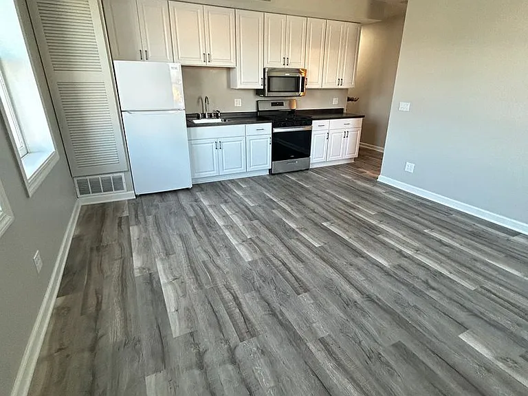 208-212 S Minnesota Ave — Photo 10