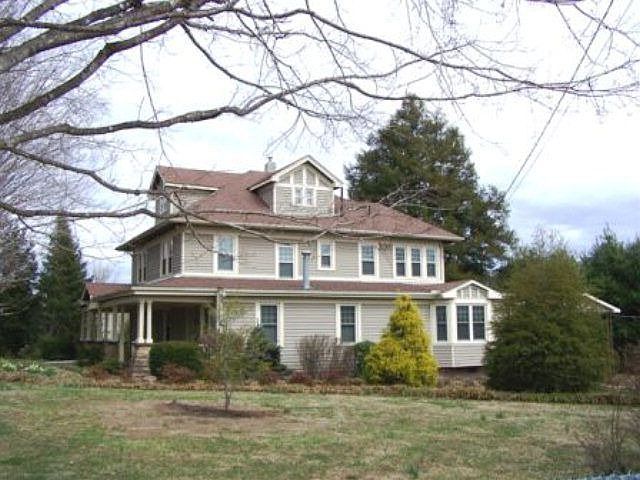2nd image of 215 Indiana Ave
