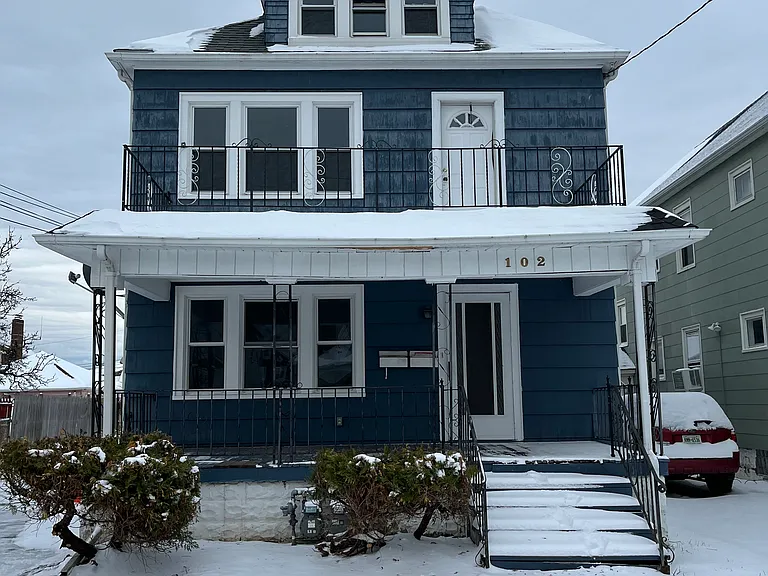 102 Sunset St — Photo 1