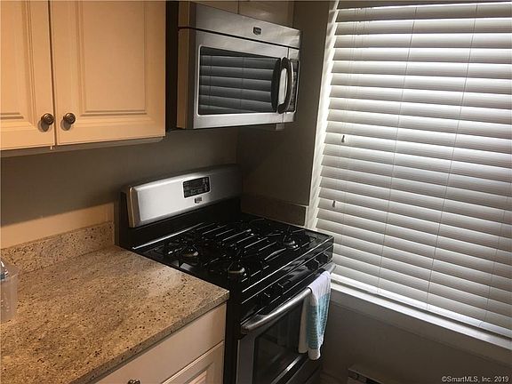 4th image of 110 Woodside Grn APT 1C