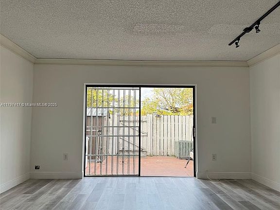5th image of 10800-10800 NW 7th St #3B