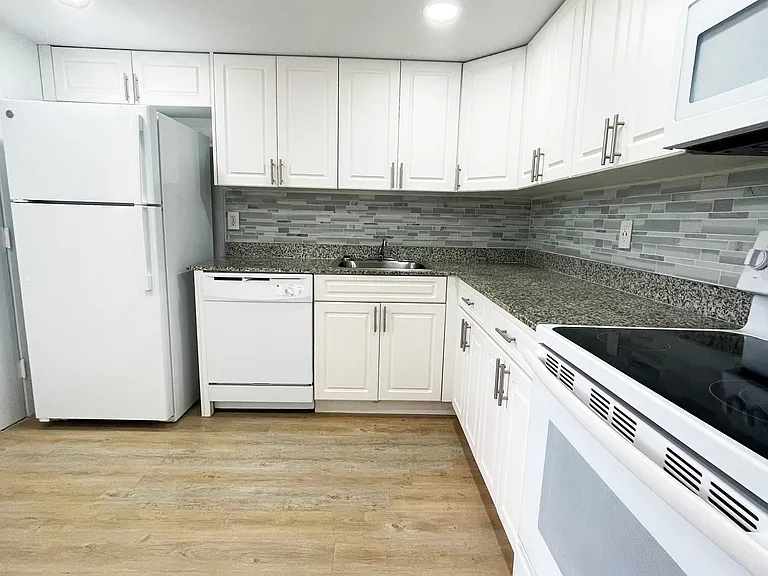 Large Kitchens with Granite Countertops