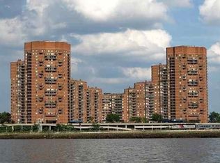 2138 Harmon Cove Tower #2138, Secaucus, NJ 07094