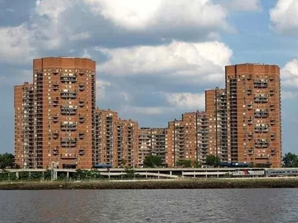 2138 Harmon Cove Tower #2138, Secaucus, NJ 07094