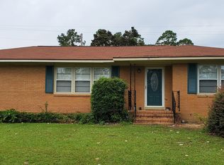 240 Lakewood Dr, Swainsboro, GA 30401