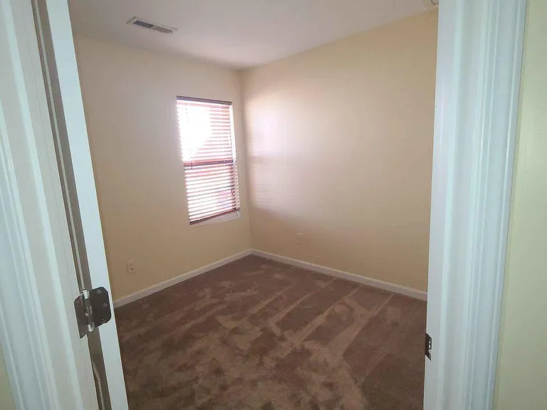 933 Capetown Ln — Photo 6