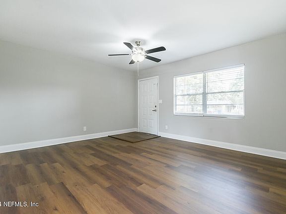 2nd image of 2526 BURLINGAME Drive W