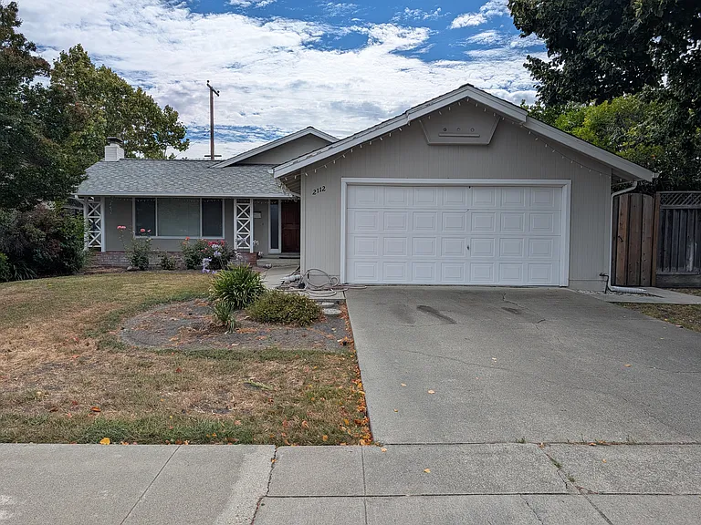 2112 Rockhurst Ct — Photo 1