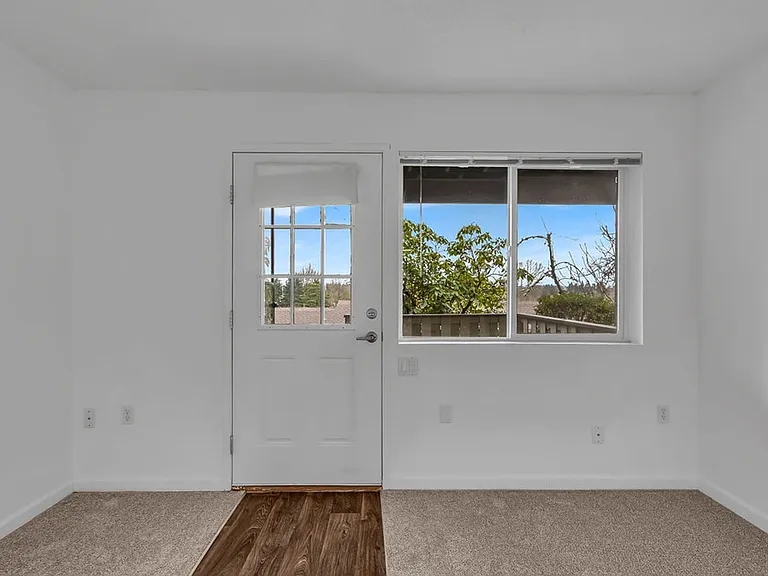 Kingcity Apartments — Photo 40