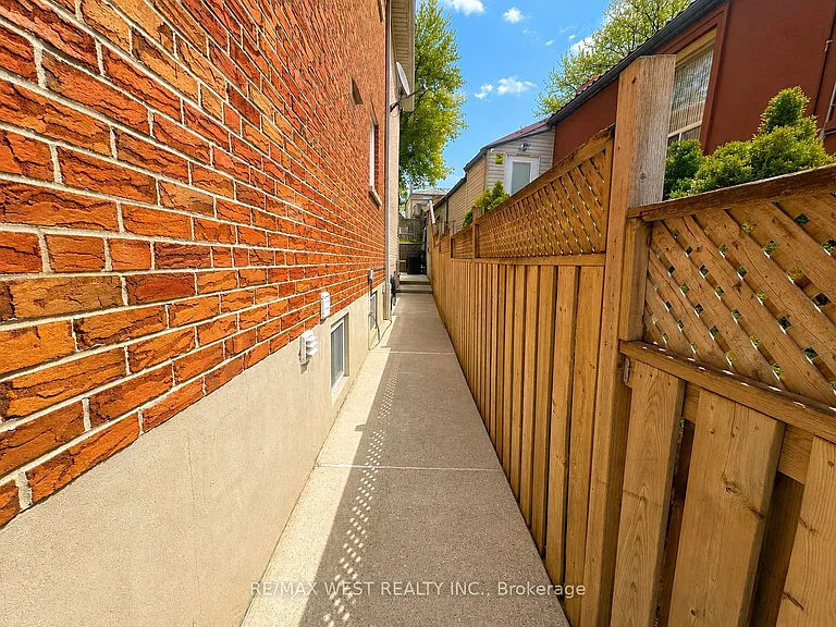 355 Silverthorn Ave #BASEMENT — Photo 3