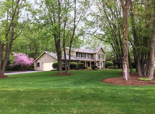 7N067 Barb Hill Dr, St Charles, IL 60175