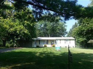 1489 Autumn Dr, Flint, MI 48532