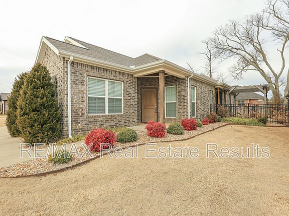 4th image of 2106 Huntwick Ave