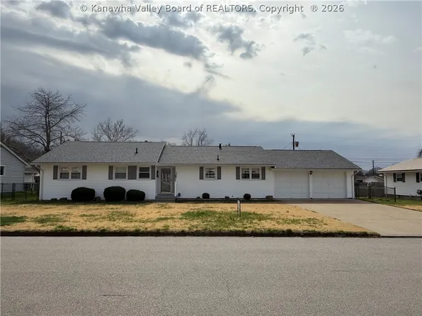 806 Cherry St, Ravenswood, WV 26164