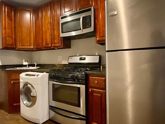 5th image of 111 Saint Marks Pl #1